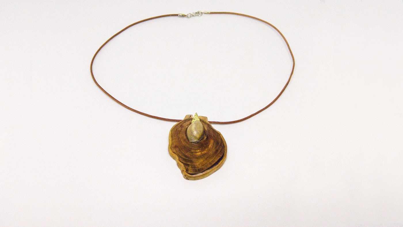 167 Inselschnecke Anhänger, Flieder, Schneckenhaus, Blattgold