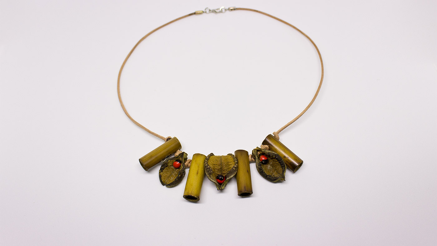 90 Halskette Fruchtschalen, Samen und Bambus