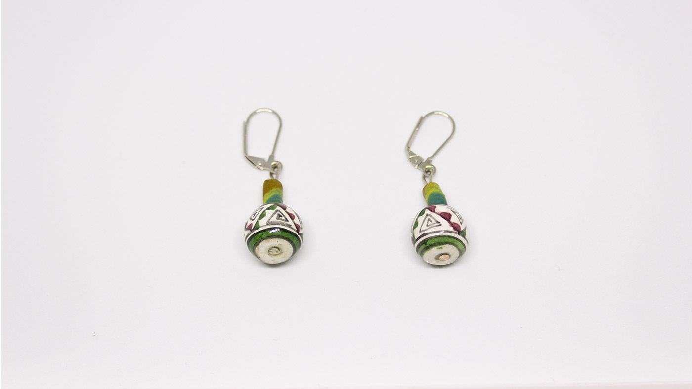 94 Ohrringe bemalte Holzperlen