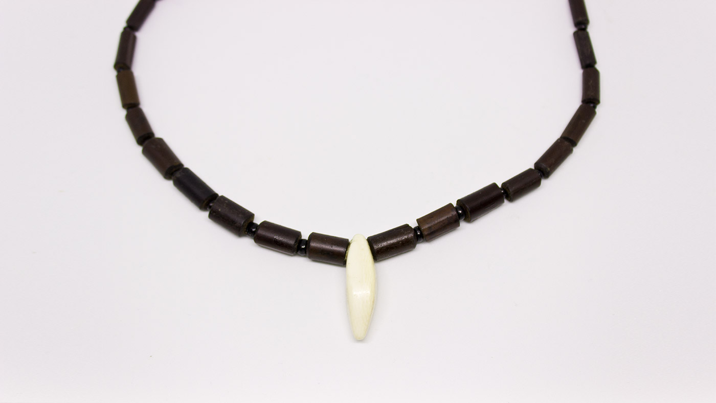 96 Halskette Steiler Zahn