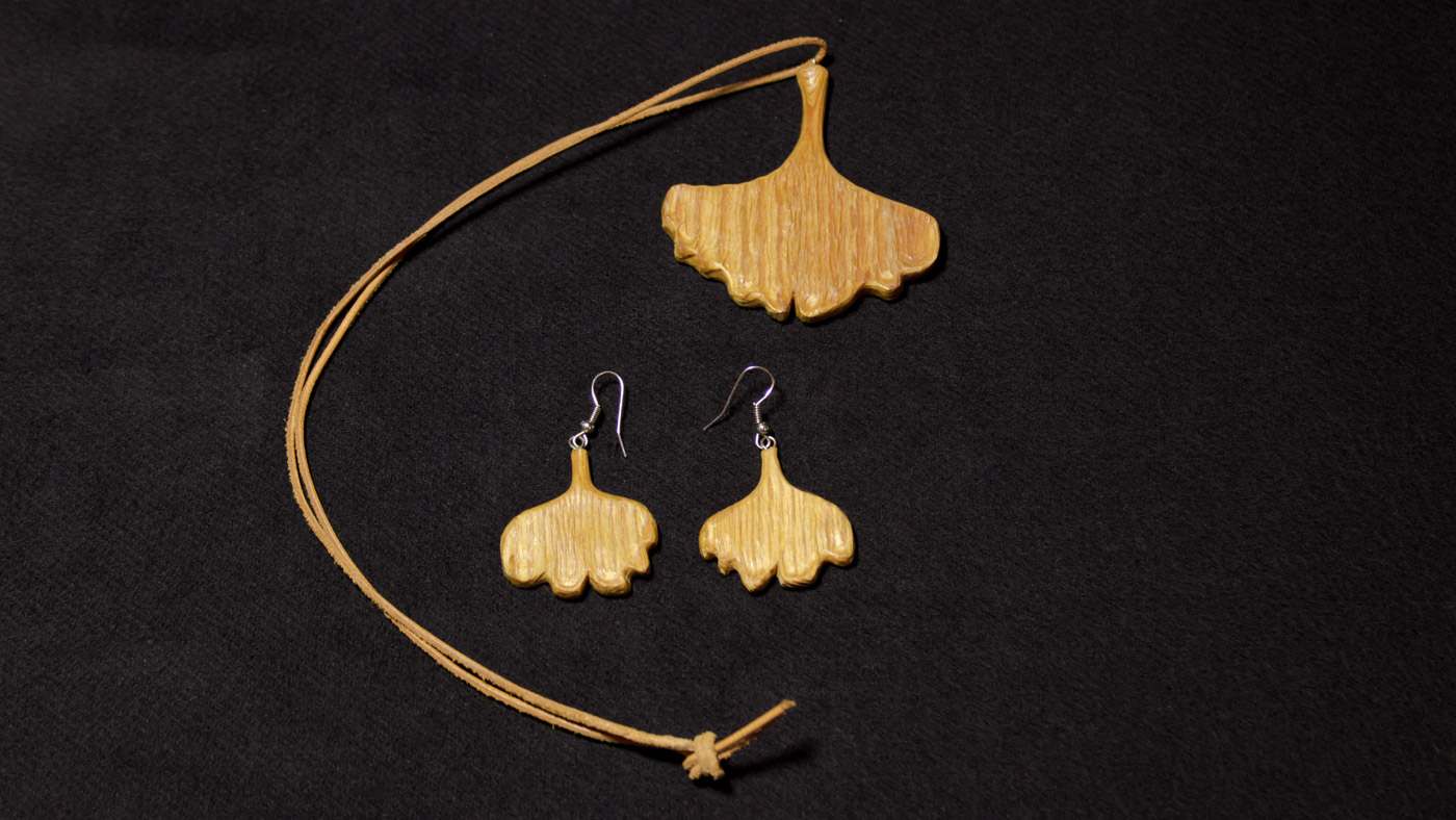 Anhänger und Ohrringe, Ginko