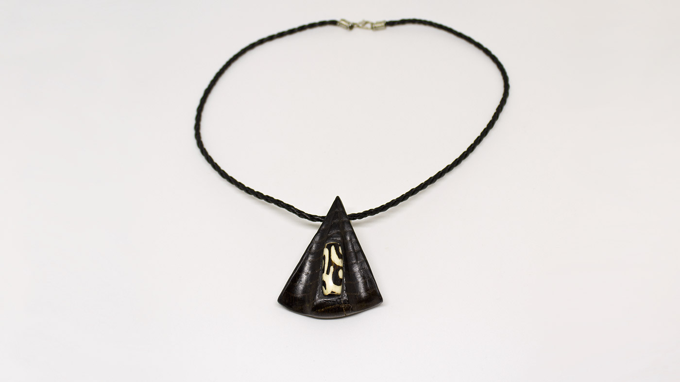 Anhänger, Dreieck Mooreiche/Horn