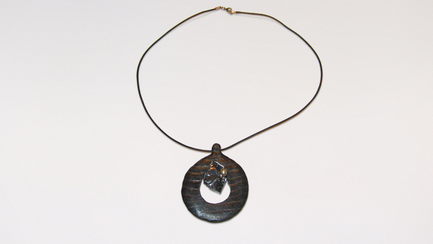 Anhänger Moornacht mit Perlenstaub