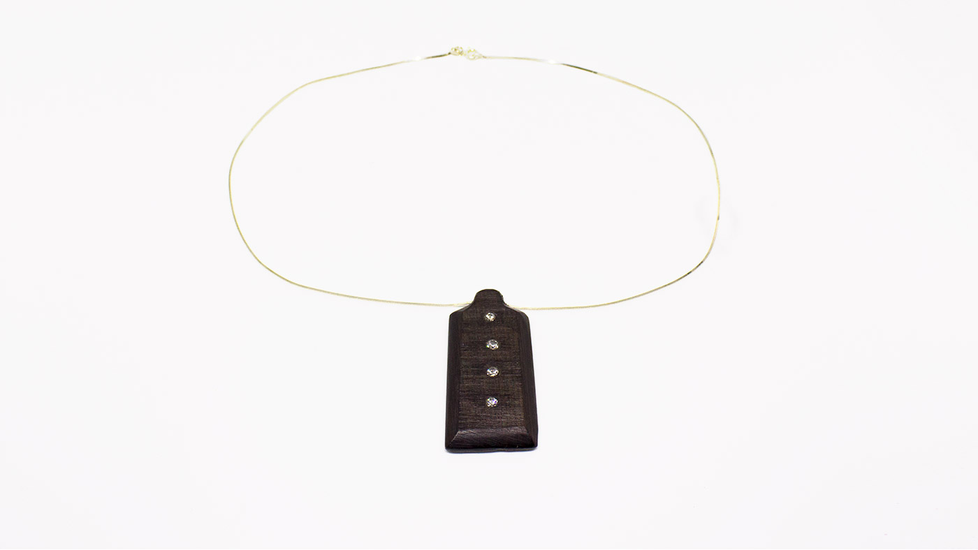 125 Viergefunkel Anhänger, Ebenholz mit vier Brillanten Silberkette