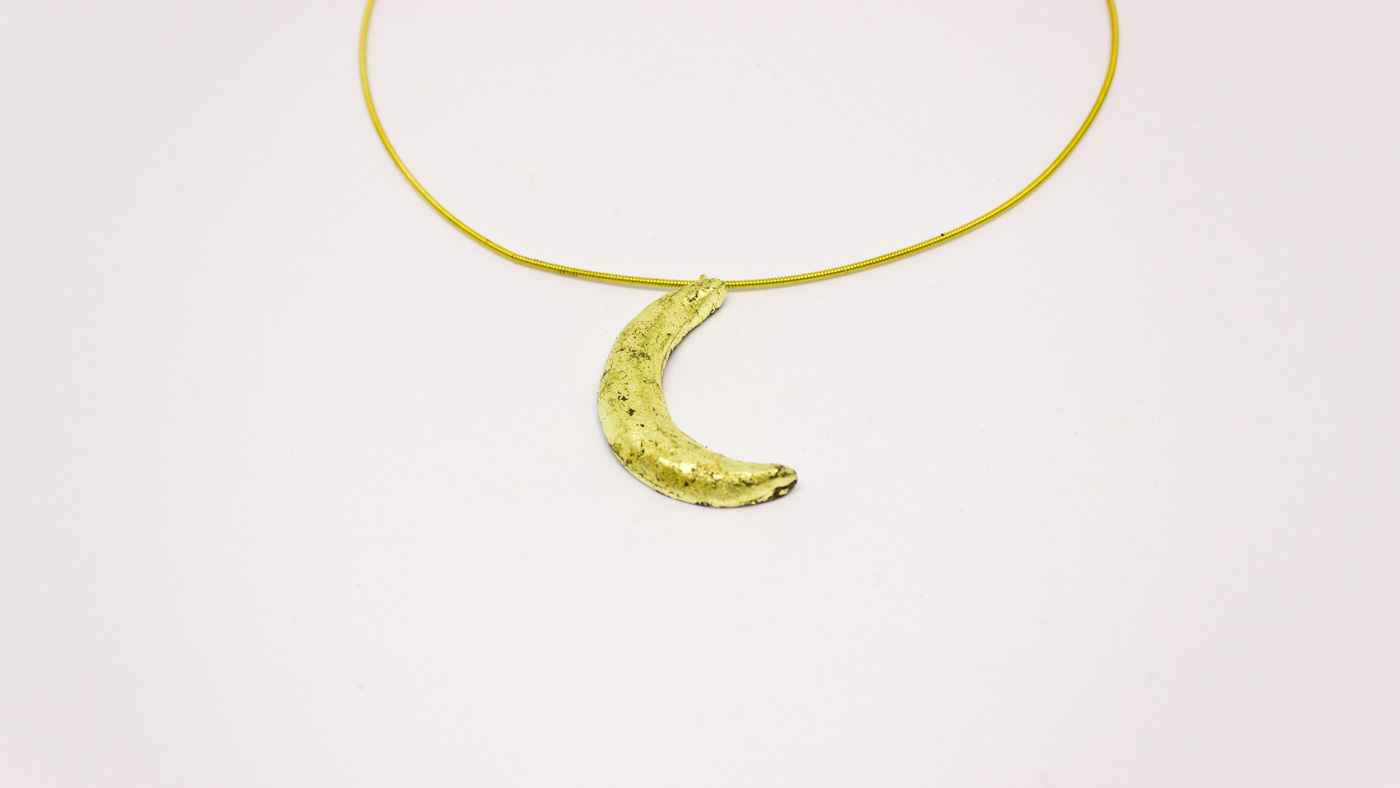 137 Mond Anhänger, Mooreiche Blattgold