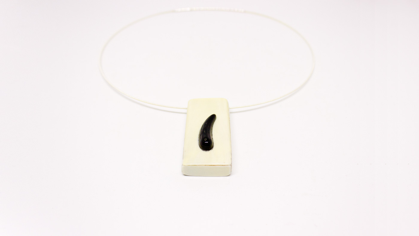 141 Zahn für Zahn Anhänger, Elfenbein Antimonit