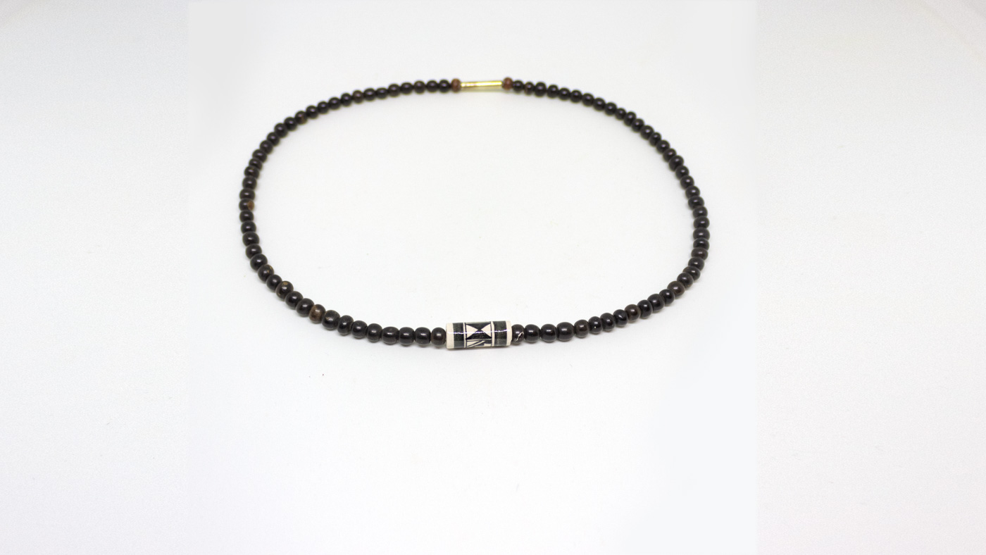 204 Hornkette, gemalter Stein