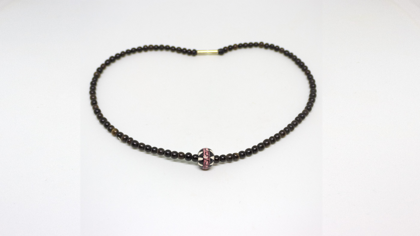 206 Hornkette, bemalter Stein