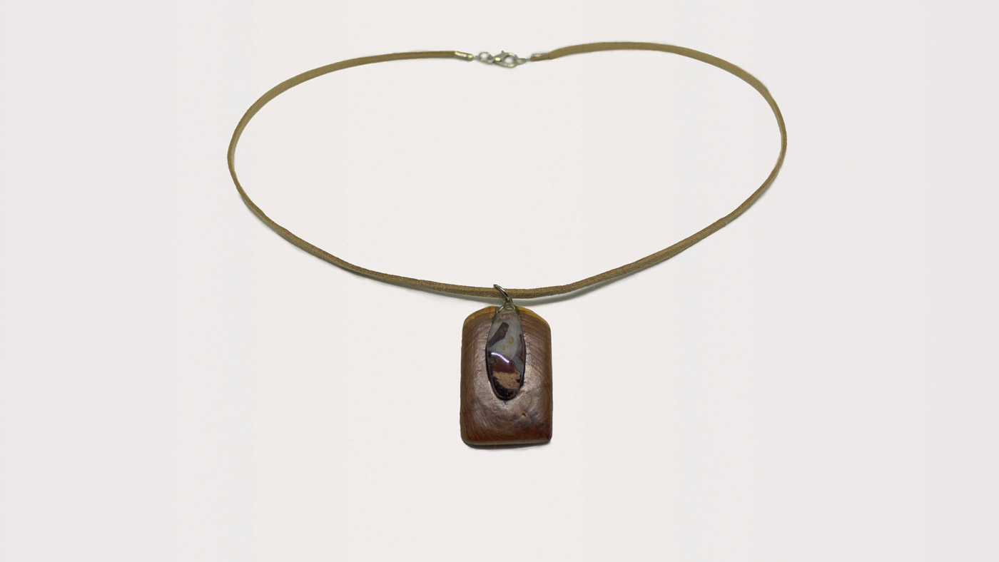 215 Sinnenanreger Anhänger, Eibe, Sardonyx