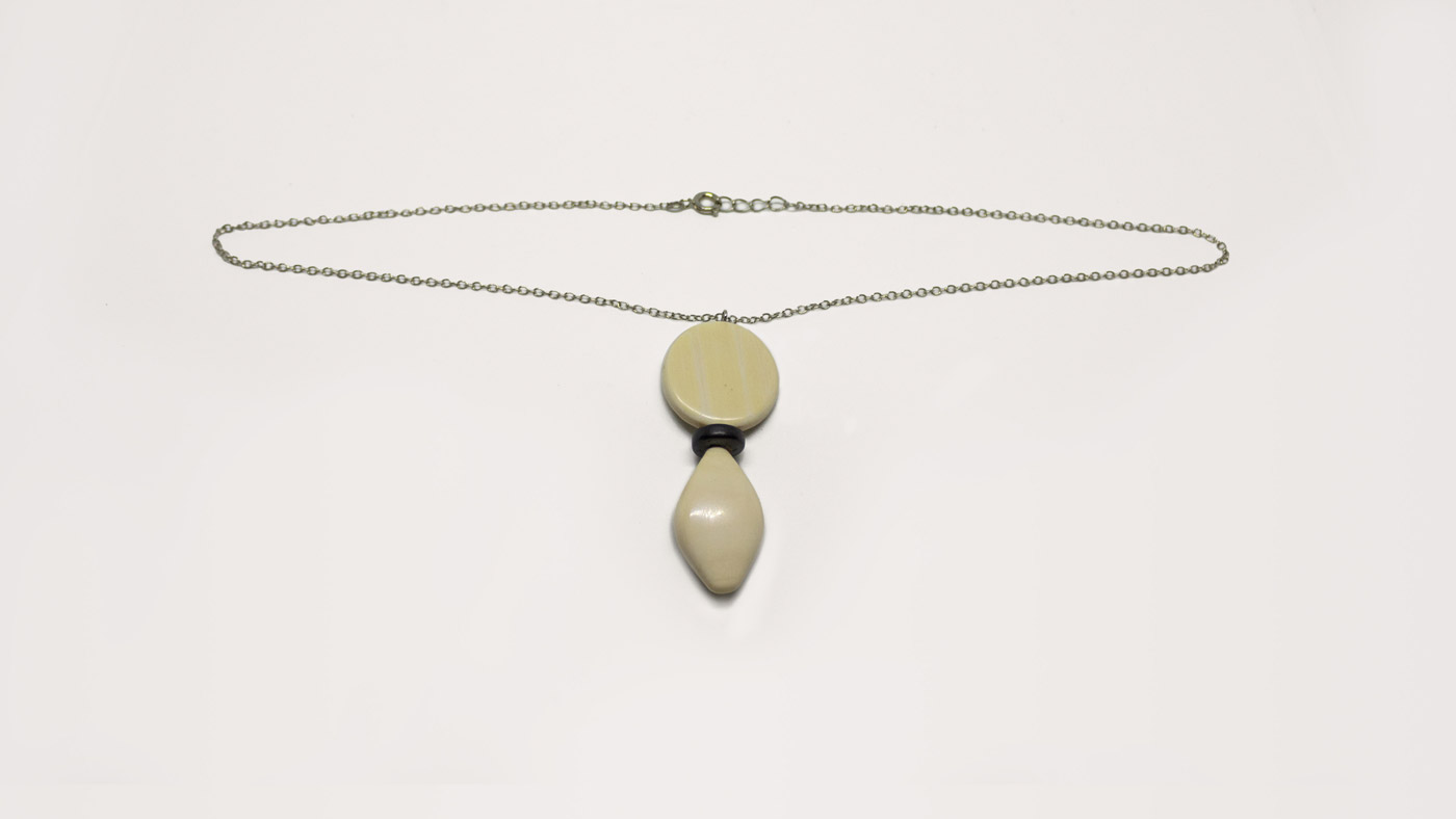 239 Anhänger Elfenbein, Silberkette