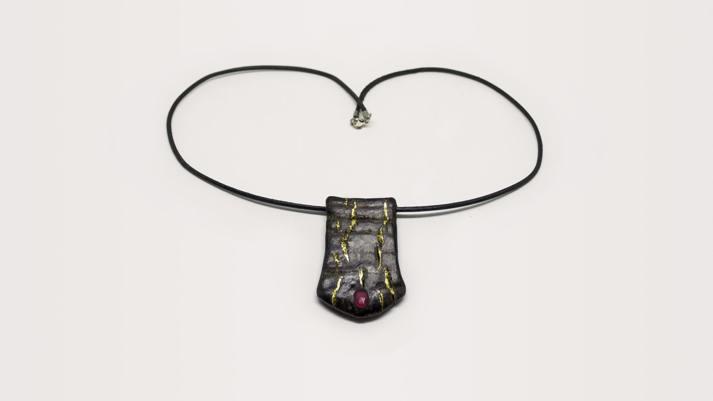 240 Feuer und Flamme Anhänger Blattgold, Mooreiche, Granat